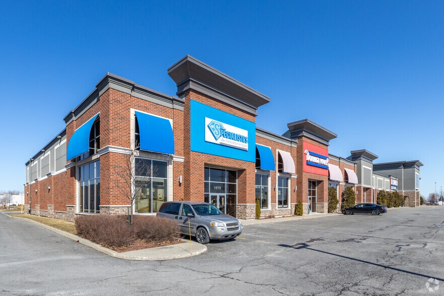 More Photos Of 1939-1979F Rue F.X. Sabourin, Saint-hubert General Retail For Lease