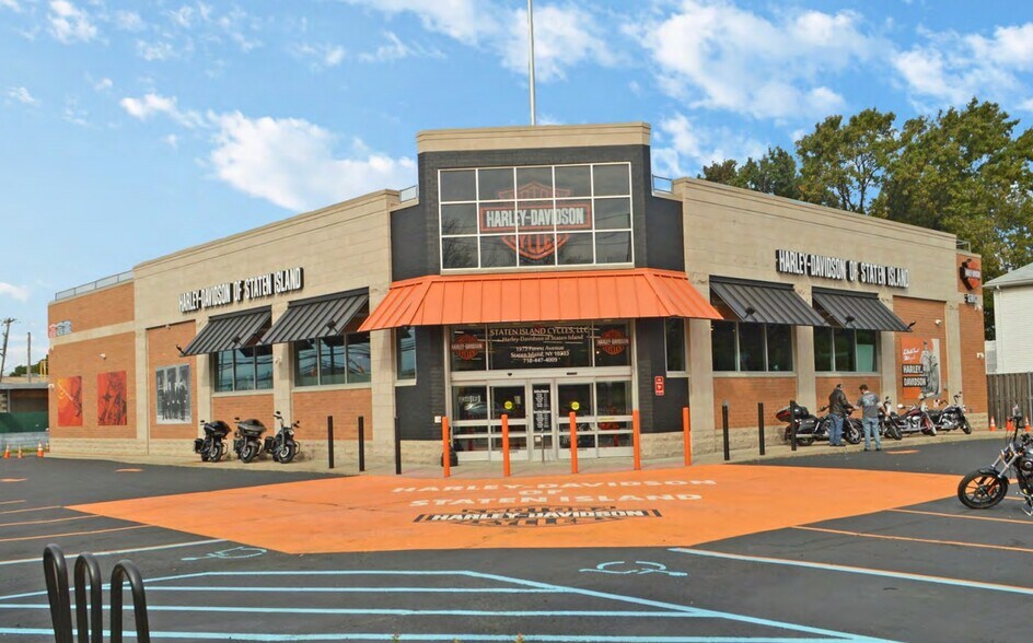 More Photos Of 1973 Forest Ave, Staten Island Drugstore For Sale