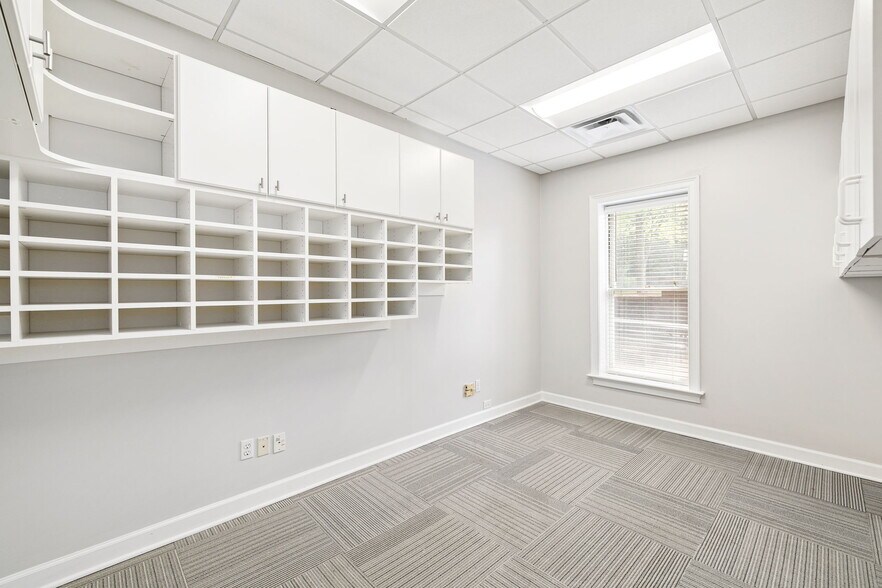 More Photos Of 5064 Roswell Rd, Atlanta Office Residential For Sale