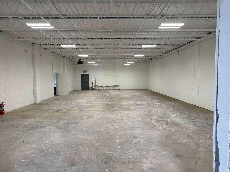More Photos Of 61 N Peoria Ave, Tulsa Showroom For Lease