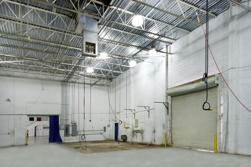 More Photos Of 2851 Evans St, Hollywood Warehouse For Lease