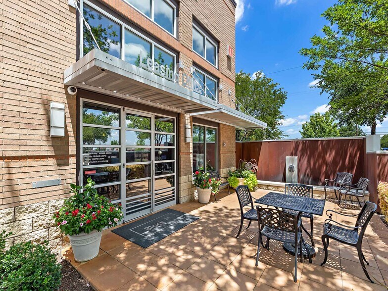 More Photos Of 2000 E Arapaho Rd, Richardson Apartments For Lease