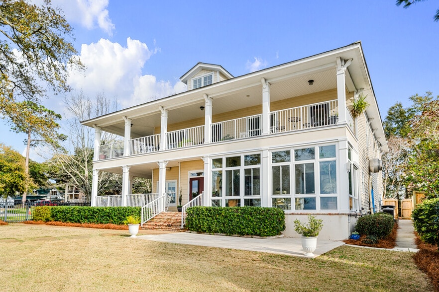 More Photos Of 202 S Mobile St, Fairhope Hospitality For Sale