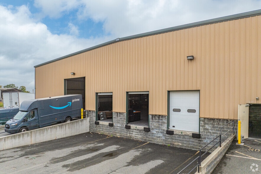More Photos Of 70 J Caldwell Ln, New Castle Warehouse For Lease
