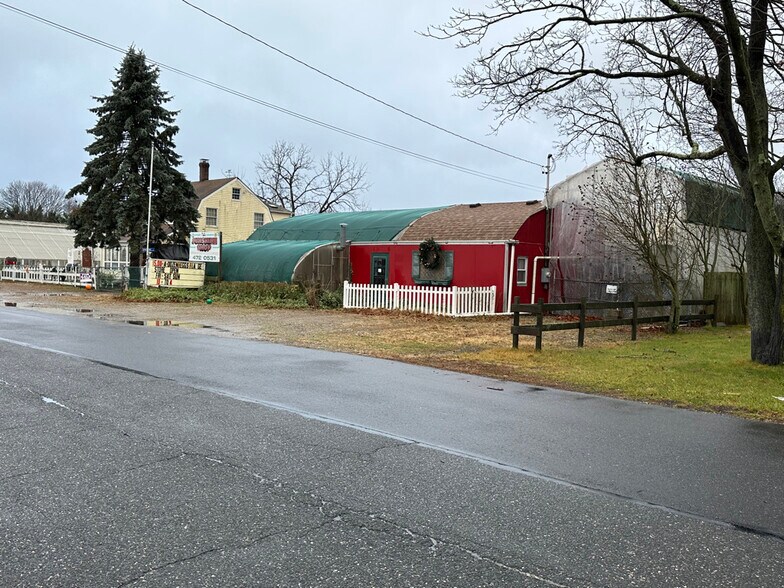 More Photos Of 482 Sylvan Ave, Bayport Garden Center For Sale