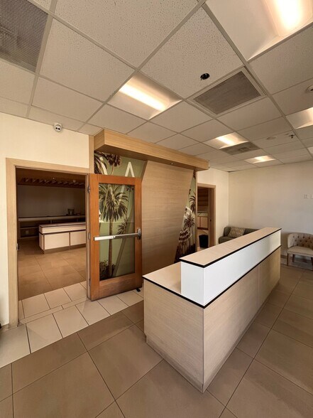 More Photos Of 42650 Melanie Pl, Palm Desert Loft Creative Space For Lease