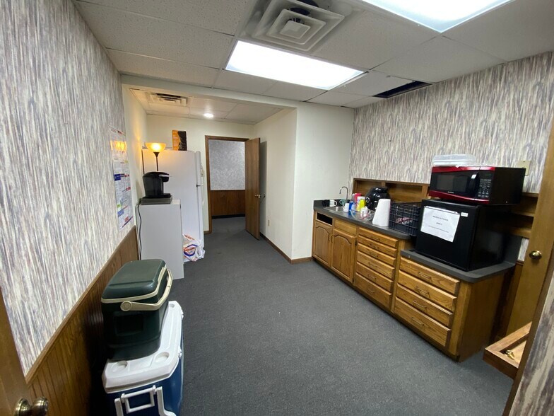 More Photos Of 321 E Spring St, Palestine Unknown For Lease