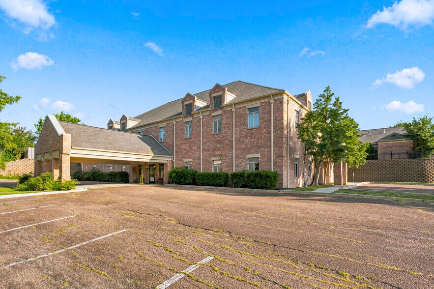 More Photos Of 450 Towne Center Blvd, Ridgeland Skilled Nursing Facility For Sale