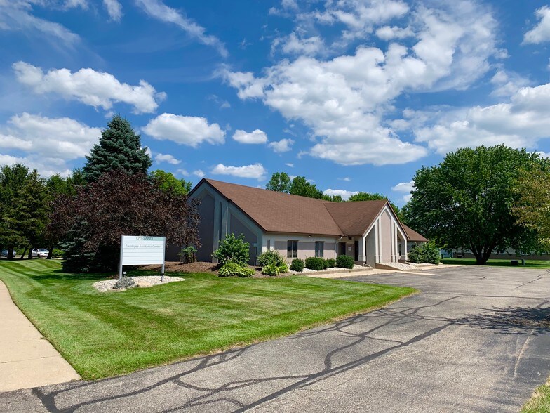 More Photos Of 493 Century Ln, Holland Office For Lease