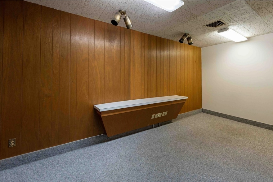 More Photos Of 407 Central Ave, Great Falls Storefront For Sale