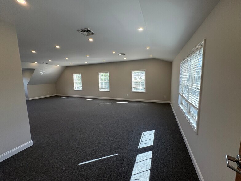 More Photos Of 399 Oak St, South Amboy Flex For Lease