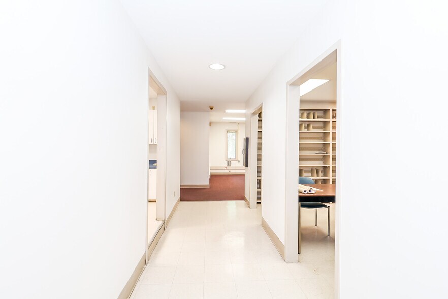 More Photos Of 1487 Belk Blvd, Oxford Office For Sale
