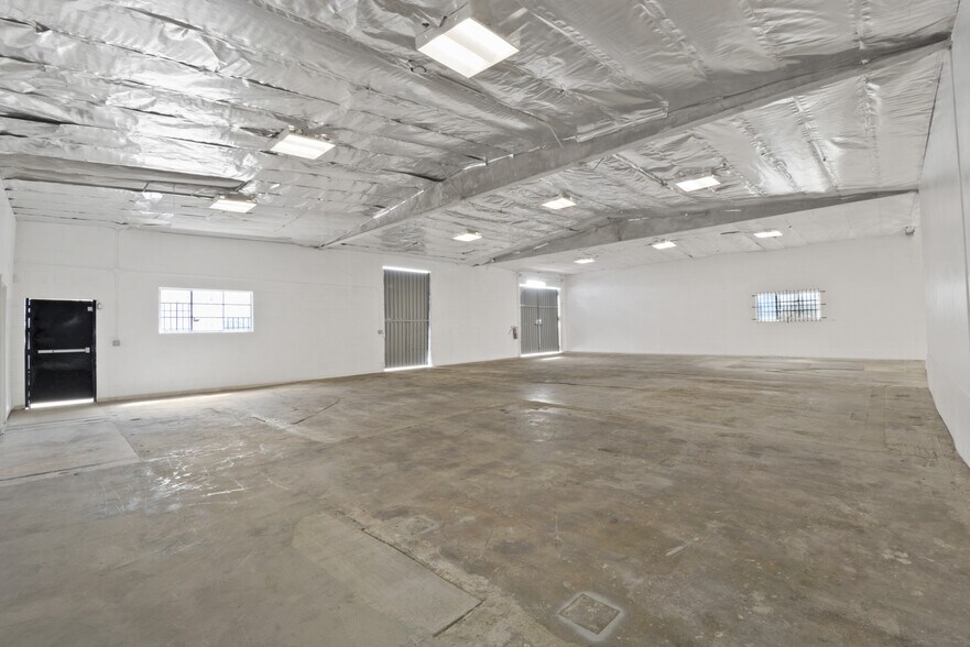 More Photos Of 920-922 E Arlee Pl, Anaheim Warehouse For Sale