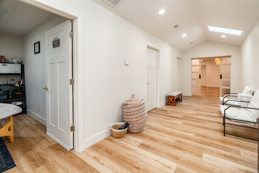 More Photos Of 709 N Carbon St, Marion Flex For Sale