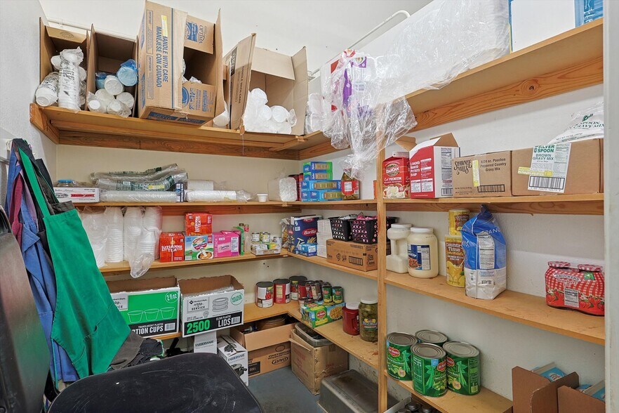 More Photos Of 317 W FM 120, Pottsboro General Retail For Sale