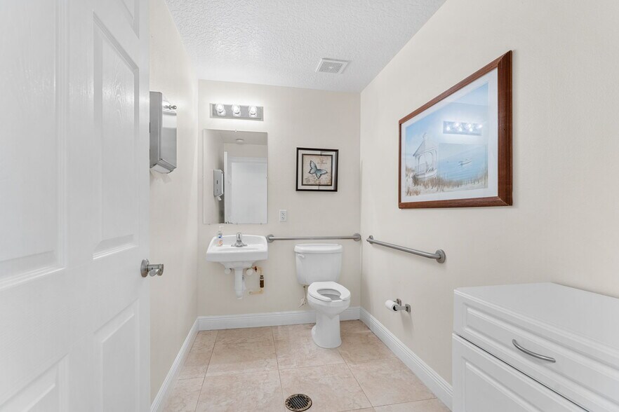 More Photos Of 334 Fourth Ave, Indialantic Office For Sale