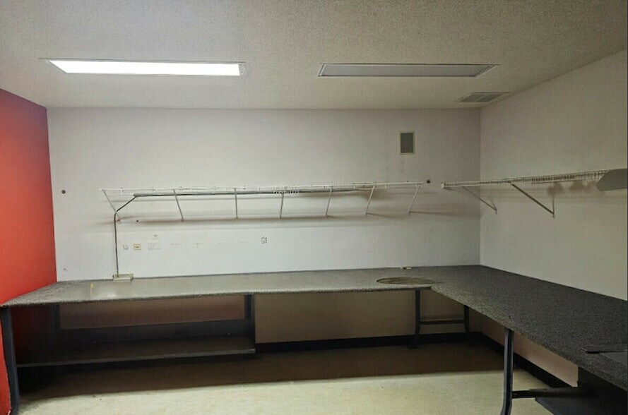 More Photos Of 4708 S Old Peachtree Rd, Peachtree Corners Light Distribution For Sale