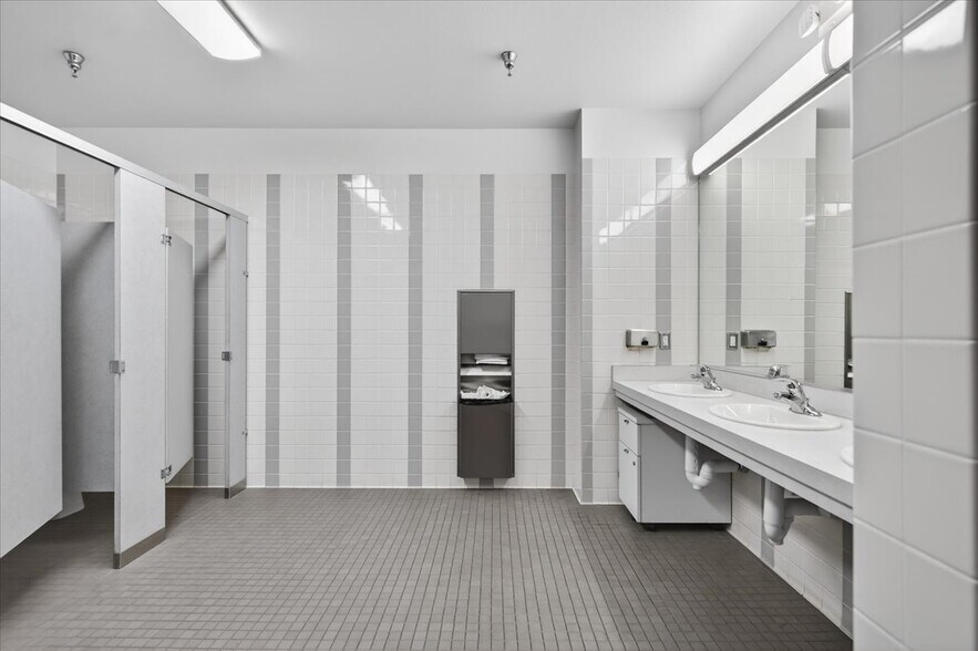 More Photos Of 7060 N Fresno St, Fresno Office For Lease
