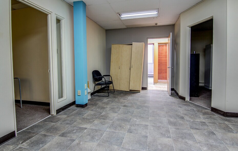 More Photos Of 413 Rue Racine E, Chicoutimi Storefront Retail Residential For Sale