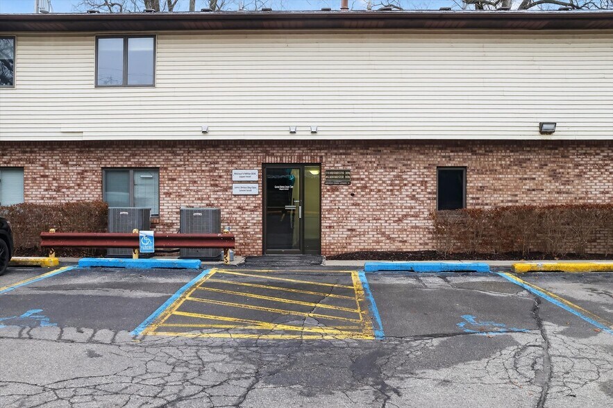 More Photos Of 2501 Plainfield Ave NE, Grand Rapids Medical For Lease
