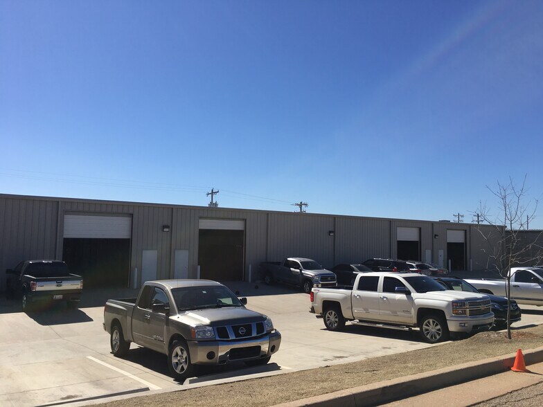 Primary Photo Of 228 NW 60th St, Oklahoma City Service For Lease