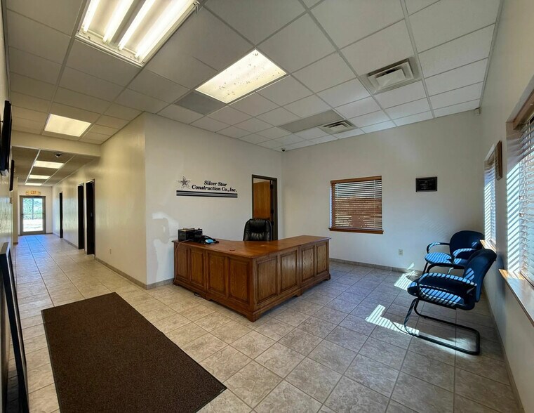 More Photos Of 2135 Cooper Dr, Ardmore Office For Lease