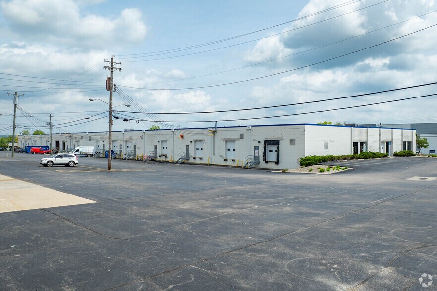 More Photos Of 11717-11725 Chesterdale Rd, Springdale Unknown For Lease