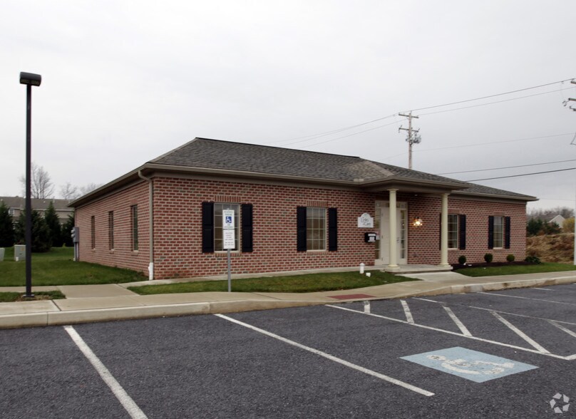 More Photos Of 92-96 Theater Ln, York Unknown For Lease