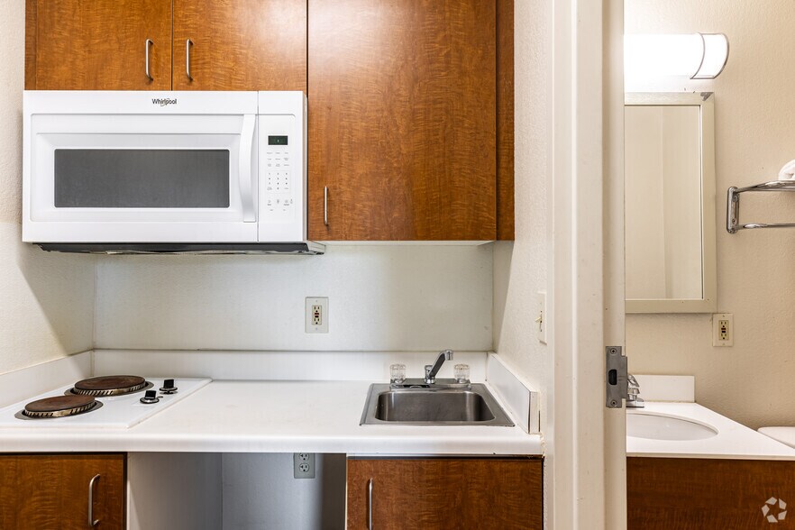 More Photos Of 4301 N Corrington Ave, Kansas City Hotel For Sale