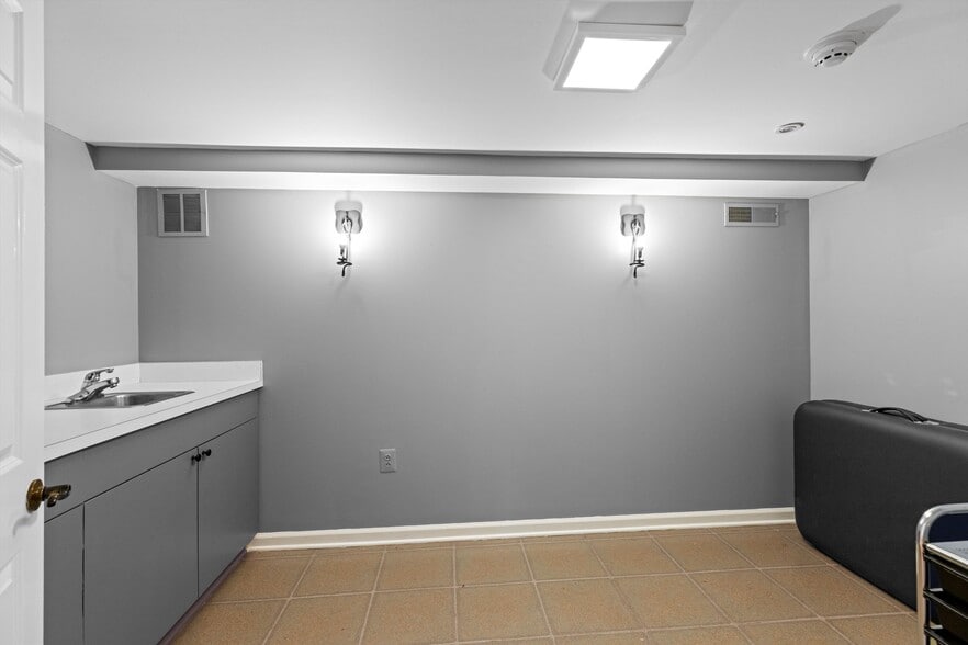 More Photos Of 6610 Lower York Rd, New Hope Freestanding For Sale