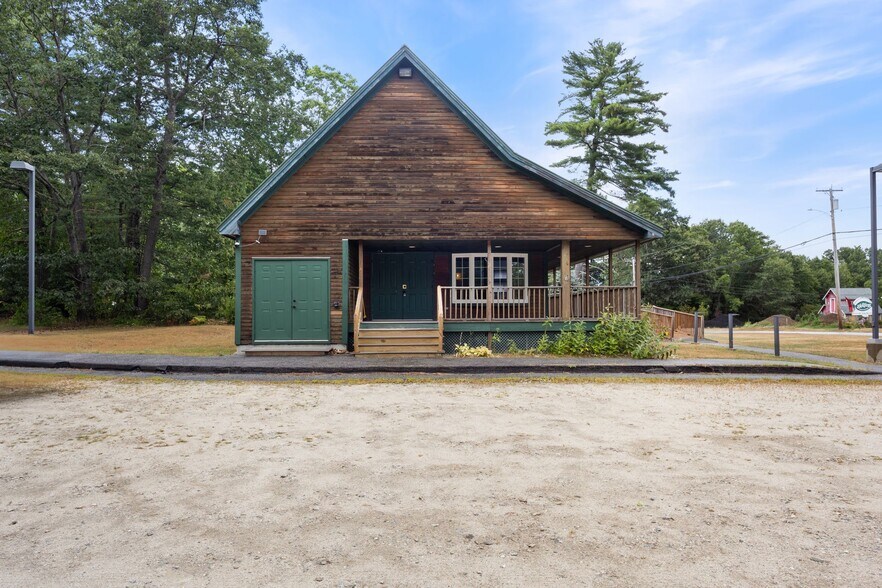 More Photos Of 204 Gray Rd, Cumberland General Retail For Sale