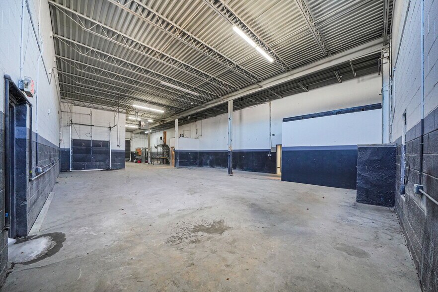 More Photos Of 1601 Artic Ave, Bohemia Warehouse For Lease