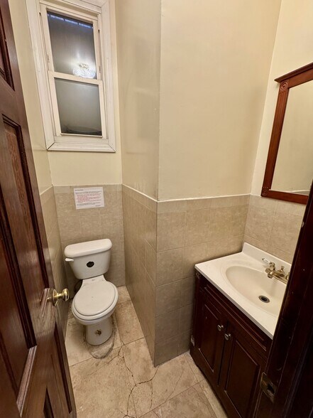 More Photos Of 3310 31st Ave, Astoria Storefront Retail Residential For Lease