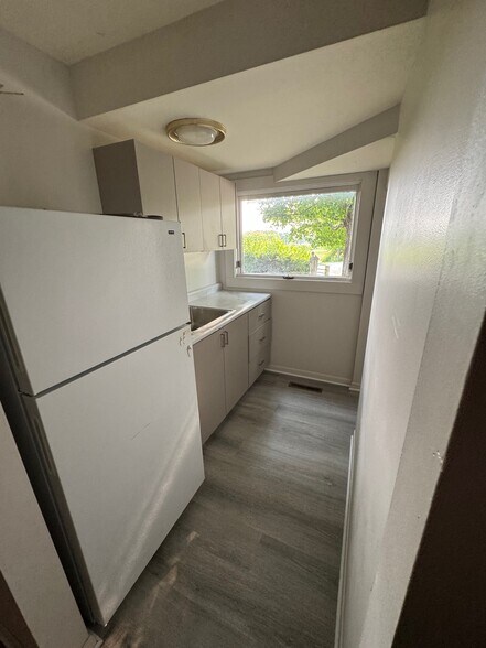 More Photos Of 1103 Fabyan Pkwy, Geneva Manufacturing For Lease