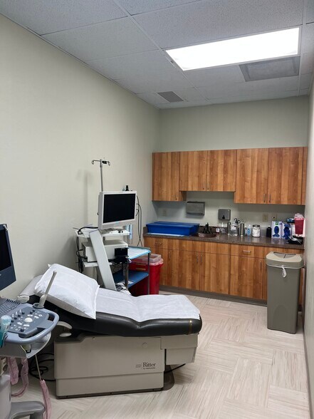 More Photos Of 516 E Whitehouse Canyon Rd, Green Valley Office For Sale