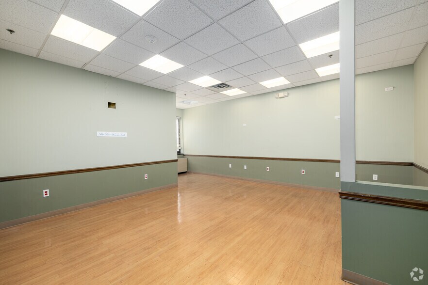 More Photos Of 680 Broadway, Paterson Unknown For Lease