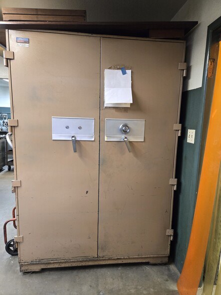 More Photos Of 1947 1st St, San Fernando Manufacturing For Sale