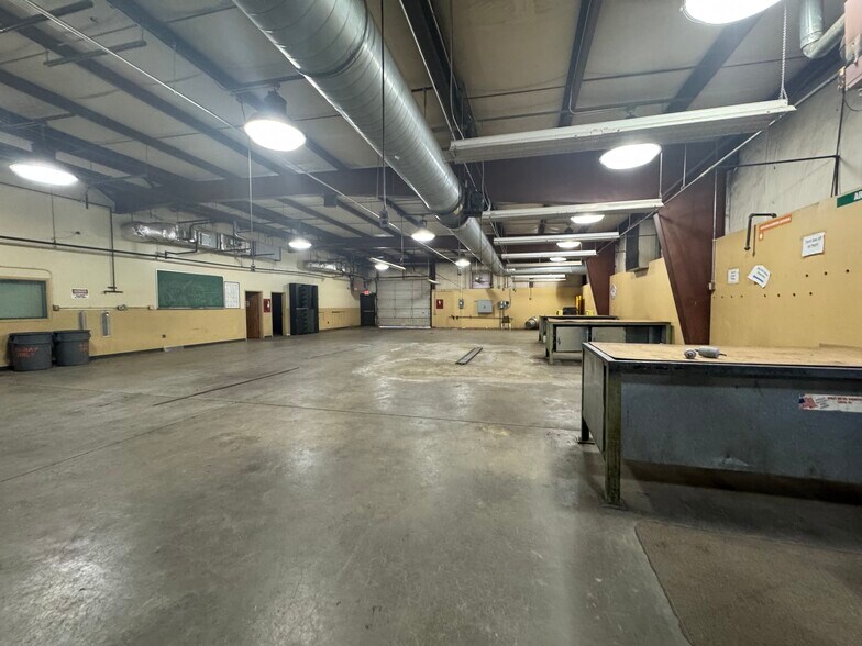 More Photos Of 575 SW Fair Dr, Atlanta Unknown For Lease