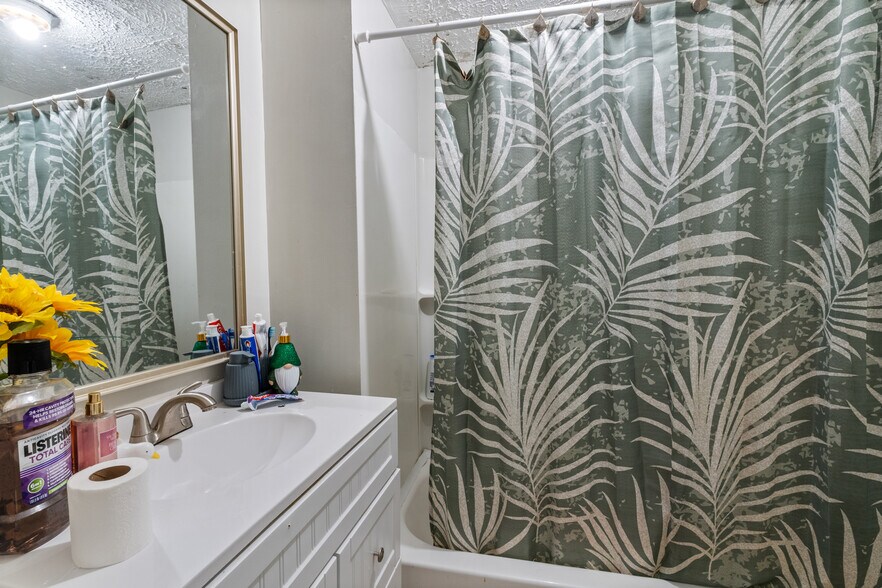 More Photos Of 622 S Wright St, Siloam Springs Apartments For Sale