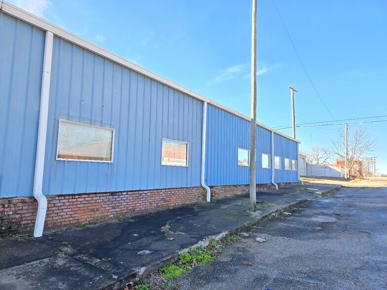 More Photos Of 111 E 5th St, Mound Valley Industrial For Sale