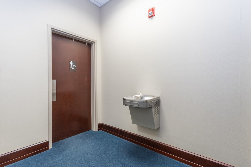 More Photos Of 129 N Main St, Anderson Office For Lease