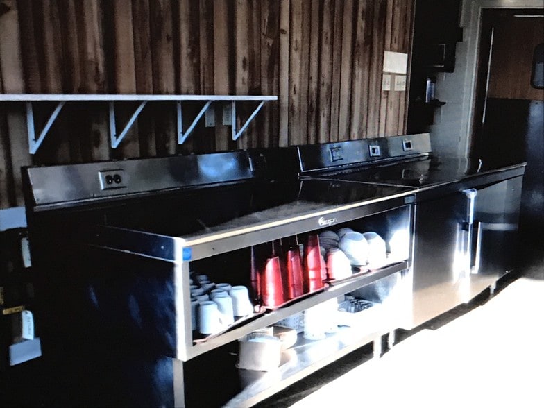 More Photos Of 1910 E National Pike, Scenery Hill Storefront Retail Office For Lease