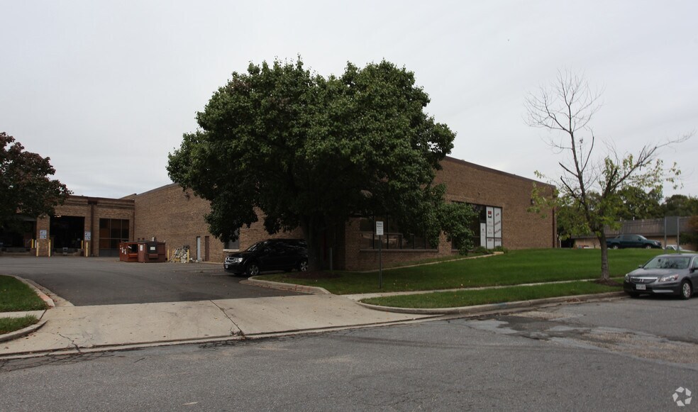 More Photos Of 7701-7717 Penn Belt Dr, Forestville Warehouse For Lease