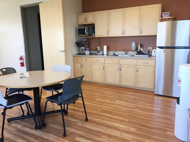 More Photos Of 1820 Old Highway 8, New Brighton Office For Lease