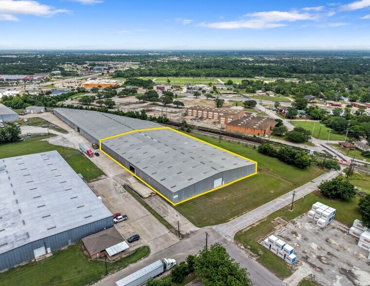 Primary Photo Of 202 W 15th St, Bryan Industrial For Lease