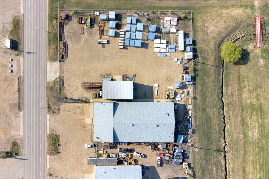 More Photos Of 4702 40 Av, Lloydminster Industrial For Lease