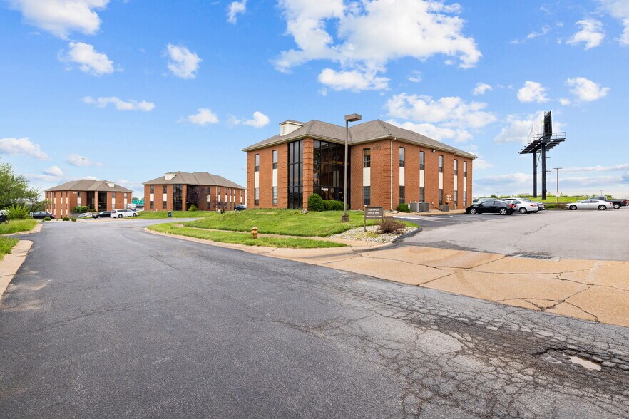 More Photos Of 4191 Crescent Dr, Saint Louis Medical For Lease