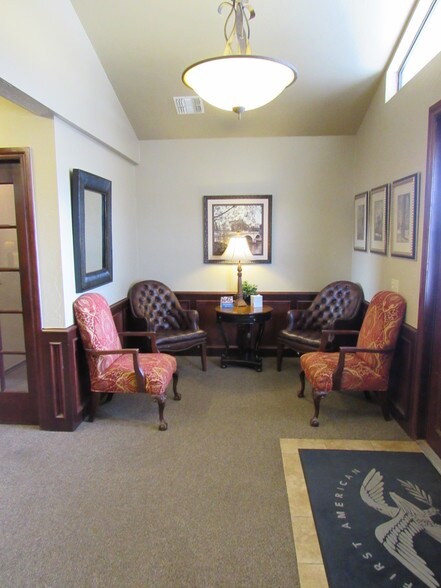 More Photos Of 400 S Mustang Rd, Yukon Office For Sale
