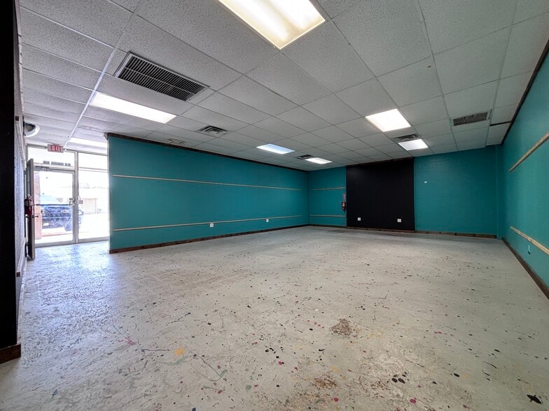 Primary Photo Of 50 Lack Ln, Clute General Retail For Lease