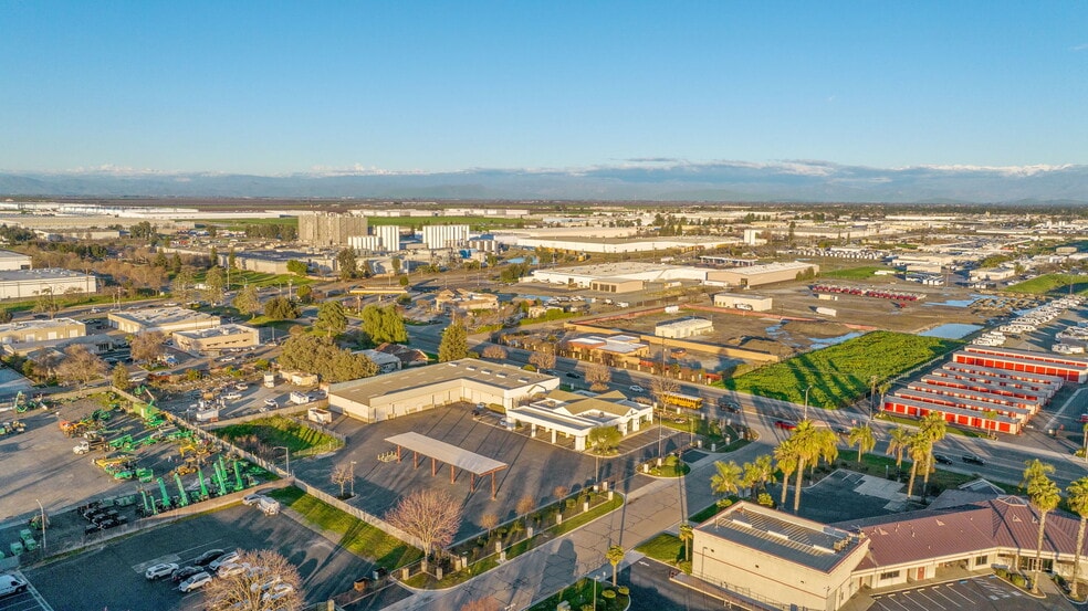 More Photos Of 1123 N Plaza Dr, Visalia Warehouse For Lease